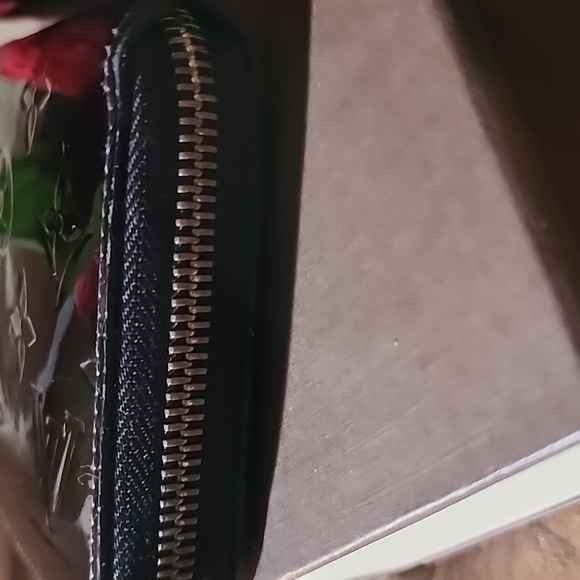 Authentic Louis Vuitton Amarante Monogram Vernis Zippy Wallet with Dust Bag/Box - Picture 4 of 8